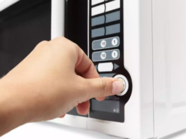 Os 7 alimentos que não se deve colocar no micro-ondas