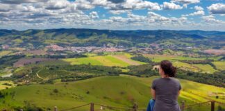 Veja 10 opções de destinos turísticos para mulheres que viajam sozinhas no estado de SP
