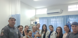 Ligações via 190 e 193 ajudaram a salvar mais de 1 mil bebês de engasgo em SP