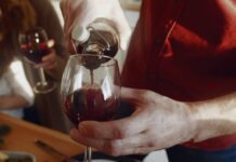 Consumo de álcool está associado a lesões cerebrais ligadas à demência, mostram análises