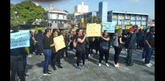 Profissionais da educação paralisam atividades e fazem protesto em Mauá