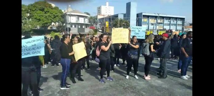 photo_4985749083062906140_y-1